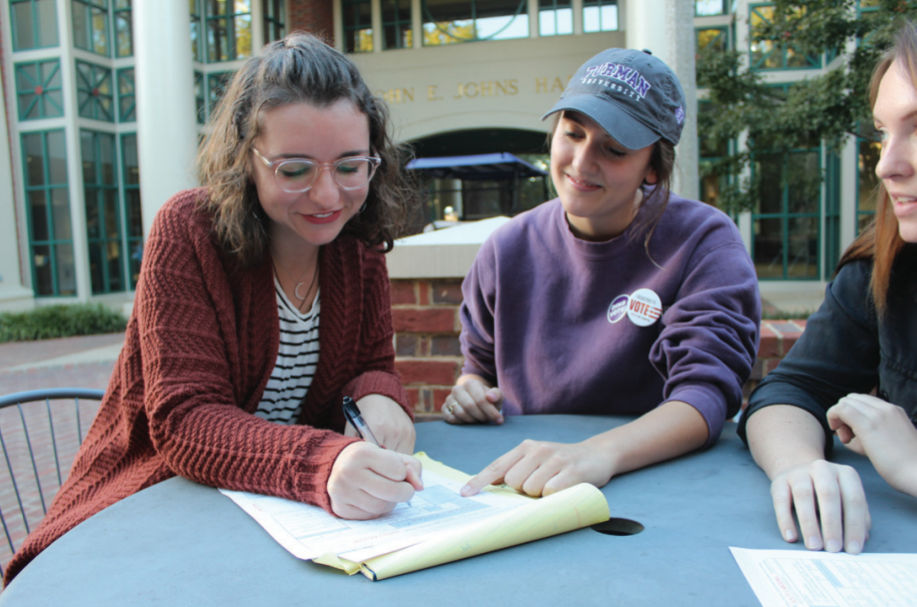 Dins Vote Encourages Students to Vote in Elections