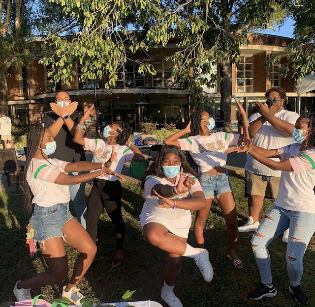 Members of AKA participate in organizational community service, such as fundraisers each semester to support Historically Black Colleges and Universities (HBCU) and Women's health initiatives.