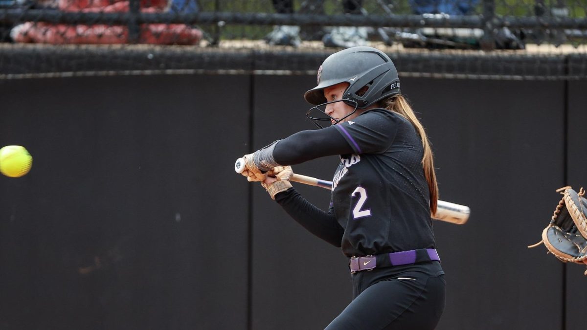 Senior+Hannah+Poole+led+the+Dins+offensively+in+the+doubleheader+sweep+of+Presbyterian+College+on+March+20.+Poole+went+5-7+from+the+plate+and+drove+in+four+runs.