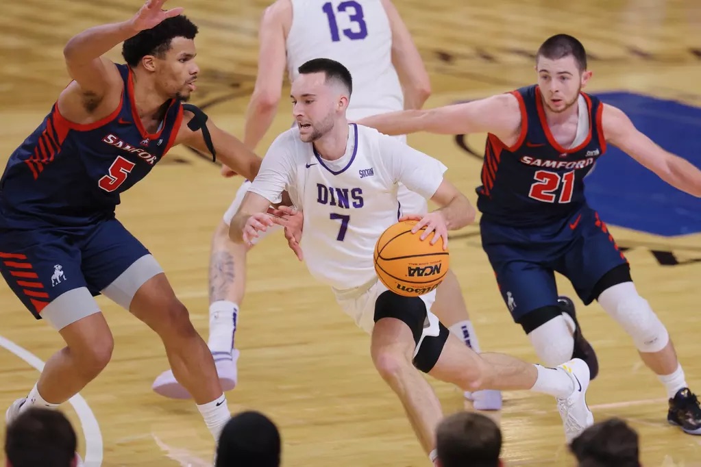 Furman Knocks Off Samford, 72-70