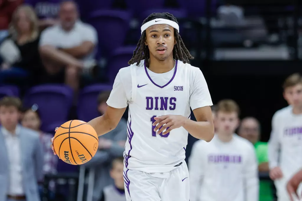 Men’s Basketball Goes 1-1 in Feast Week Tournament
